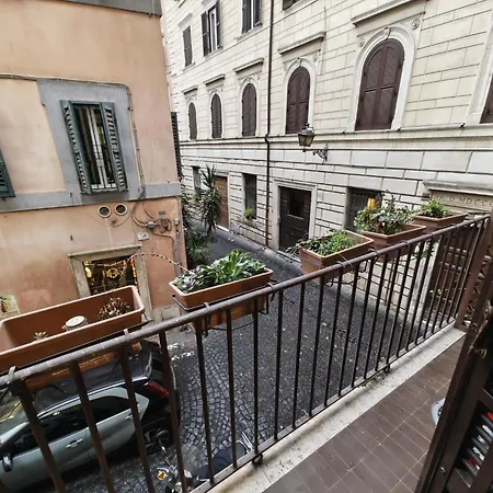 Secret Corner With Balcony In Рим
